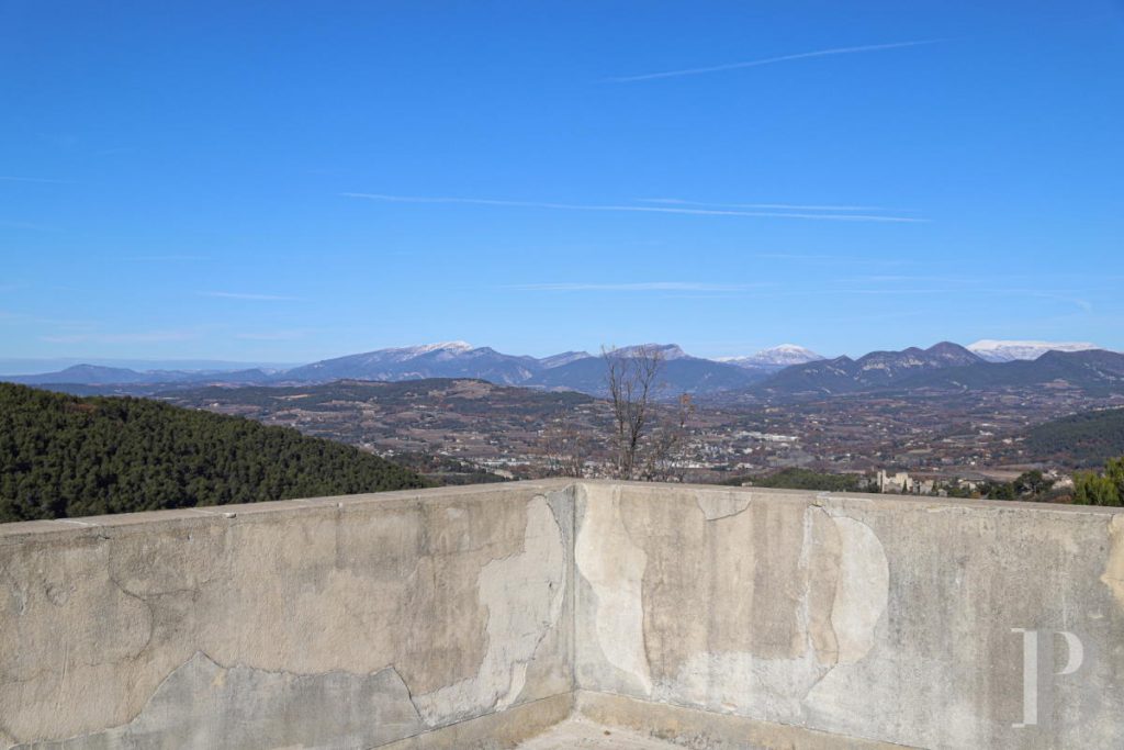 Striking 1960's Brutalist Concrete Lair For Sale in South Eastern France 4
