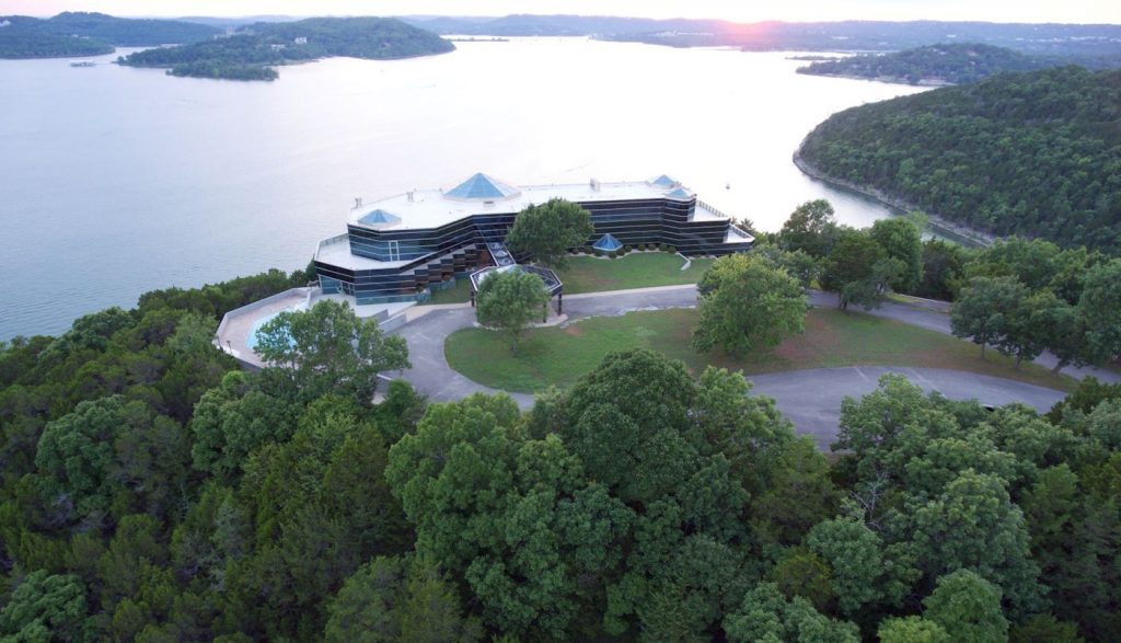A Futuristic Glass Lair for Sale in Missouri - Evergreen Lake Estate 2