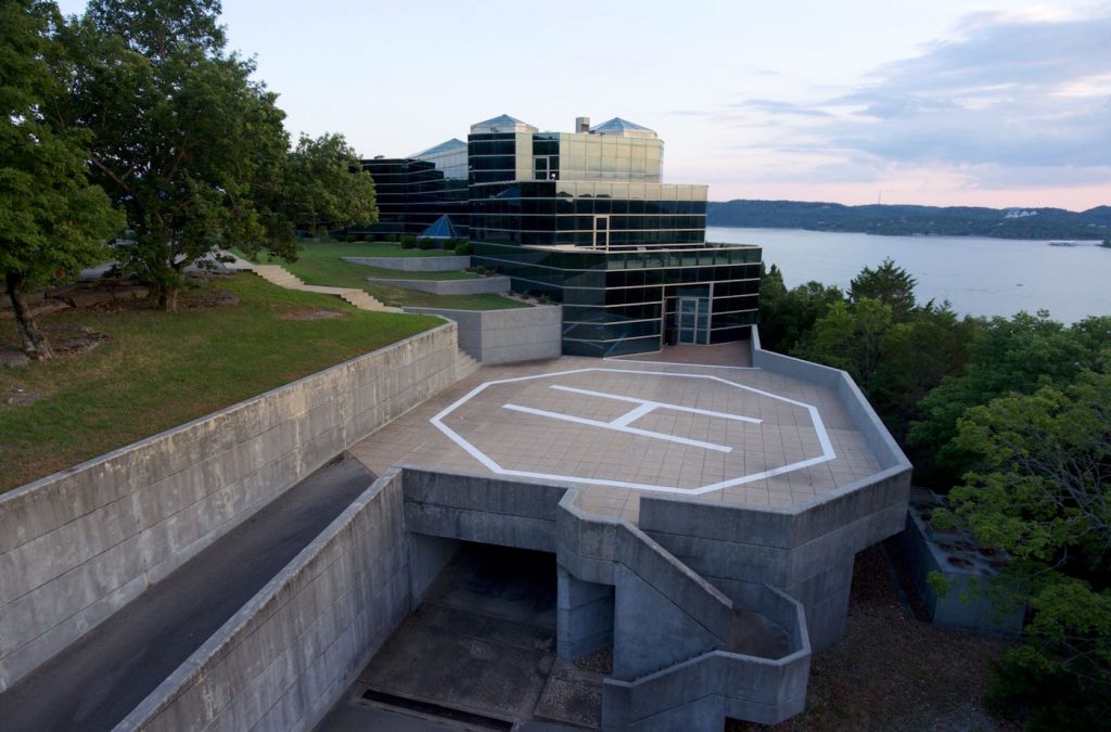 A Futuristic Glass Lair for Sale in Missouri - Evergreen Lake Estate 3