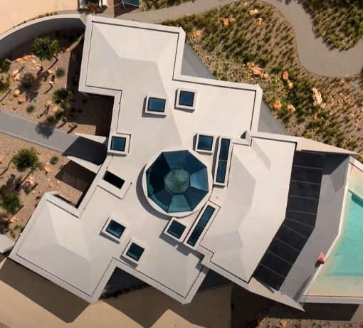 The Spaceship Lair - For Sale in Portugal 1